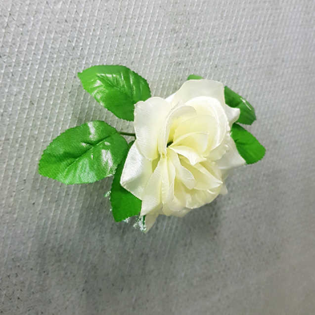  Ruža rozvinutá s listom a gypsomilou / 1041